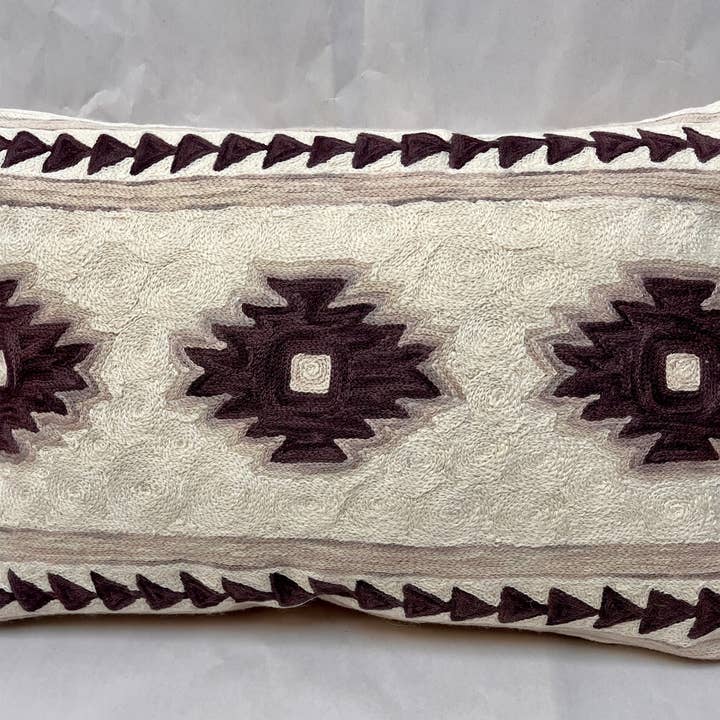 natural habitat - Wholesale Throw/Decorative Pillow - Pillow Chainstitch 16"x24" Navajo0