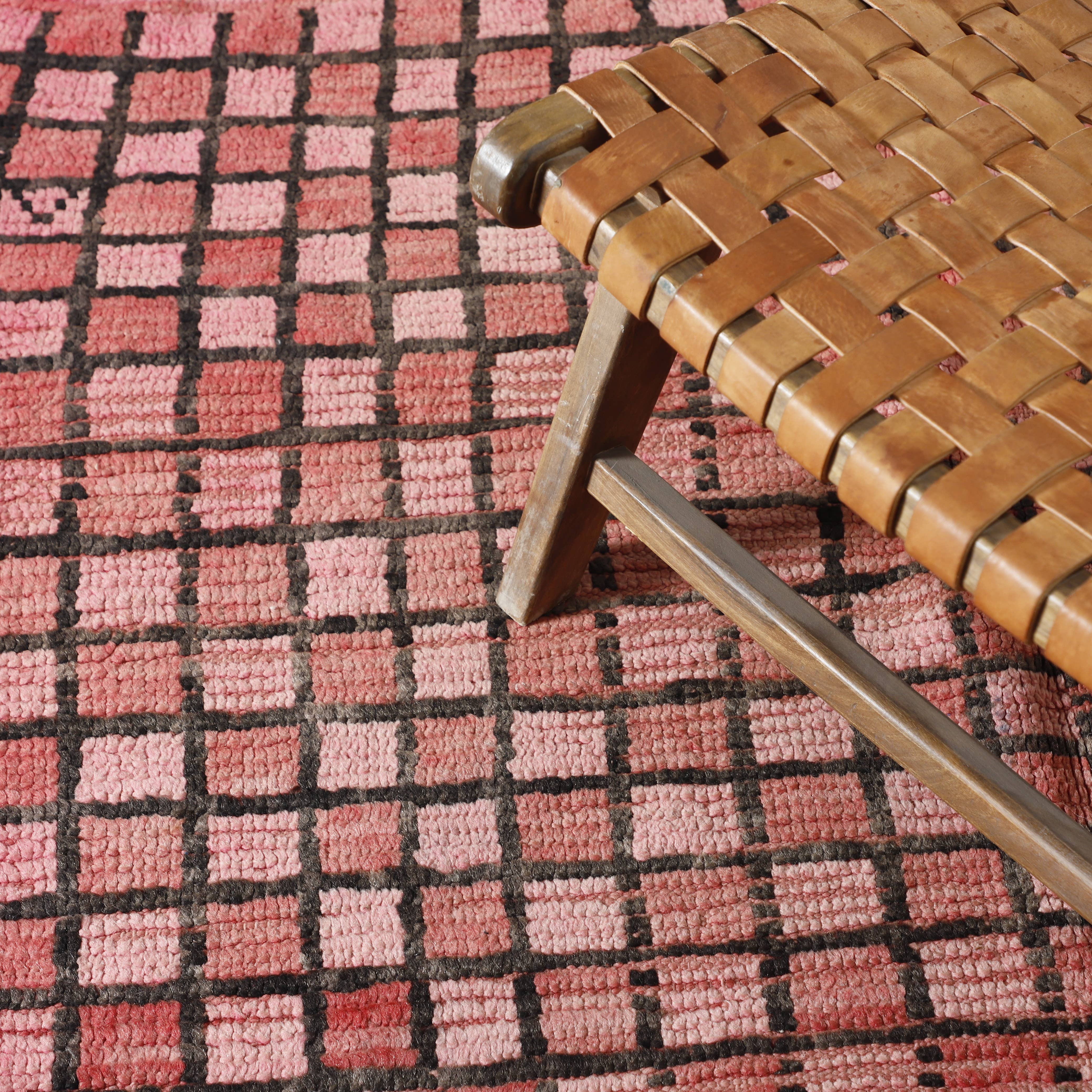 MUSMUSRUGS - Wholesale Area Rug - Pink Checkered Moroccan Wool Rug – Berber Grid Design2