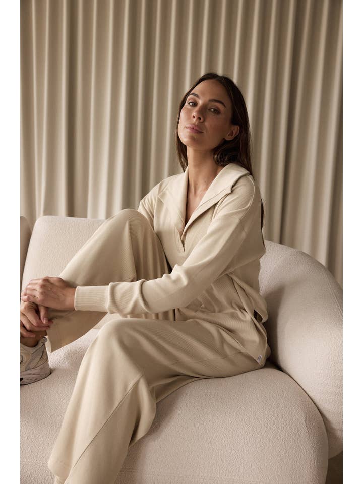 Beige Time Out Top för wholesale på Faire7