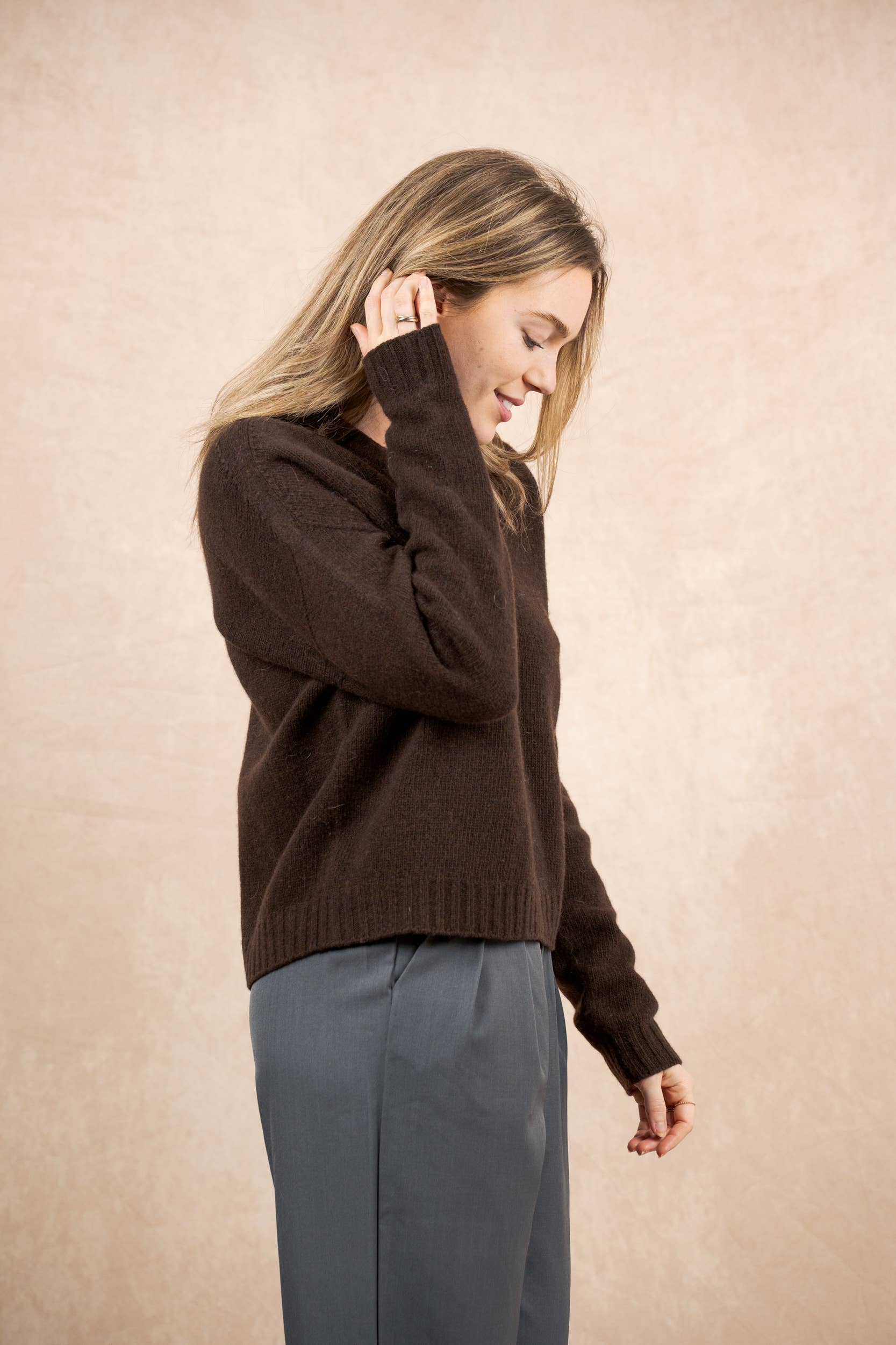 NAÏS PARIS - Wholesale Knit Sweater - Women's - Long-sleeve V-neck sweater 100% superfine merino wool2