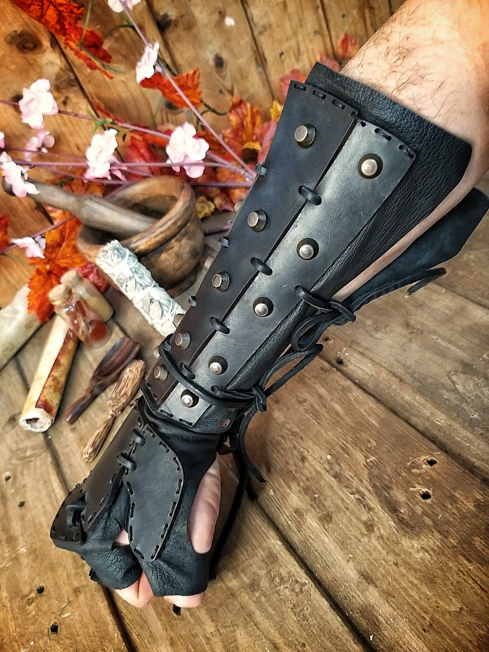 Outcast Props – Großhandel Kostüm – Herren – Samurai Lederarmschützer5