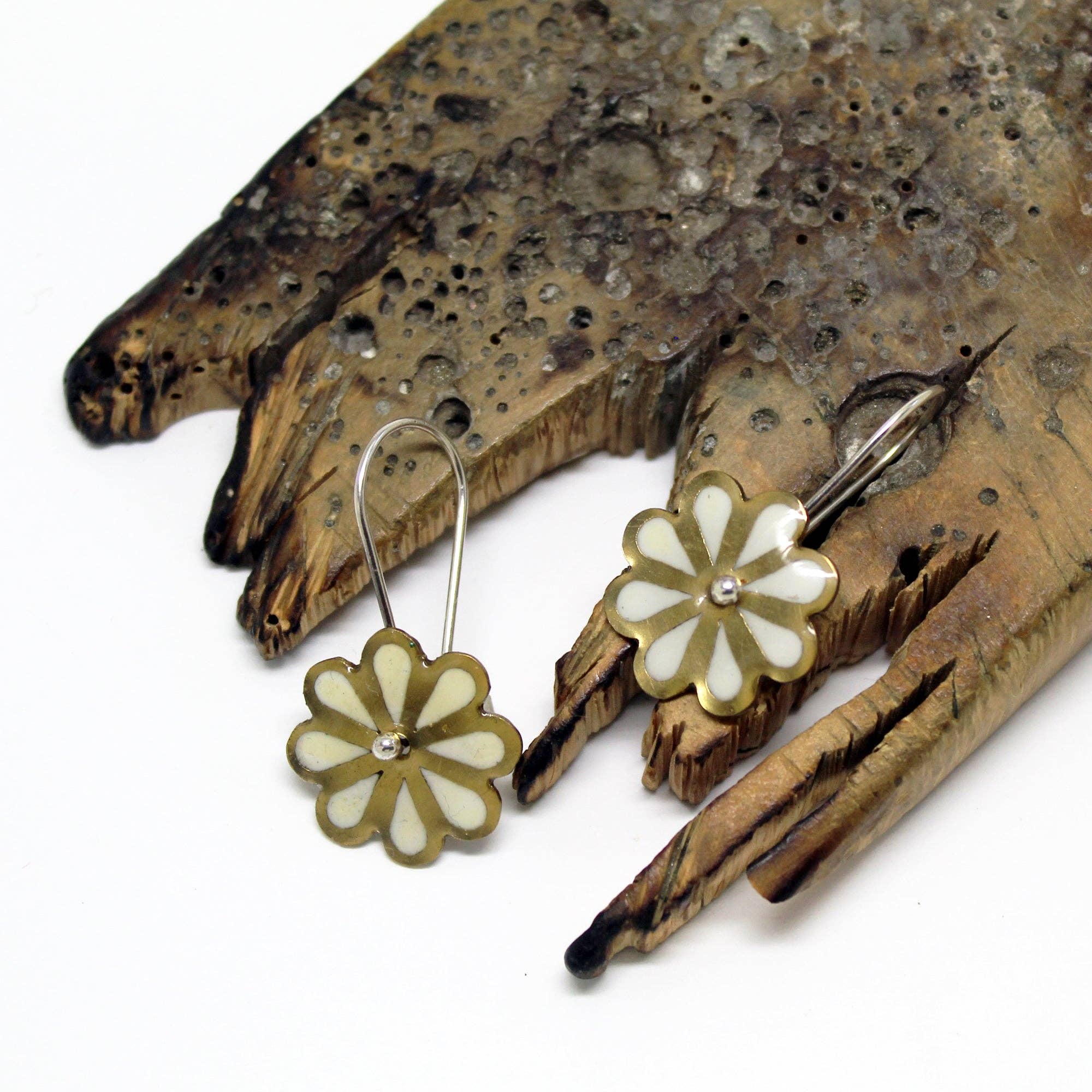 Plataica - Wholesale Dangle Earrings - Daisy Earrings in Brass and 925 Silver with White UV Resin4