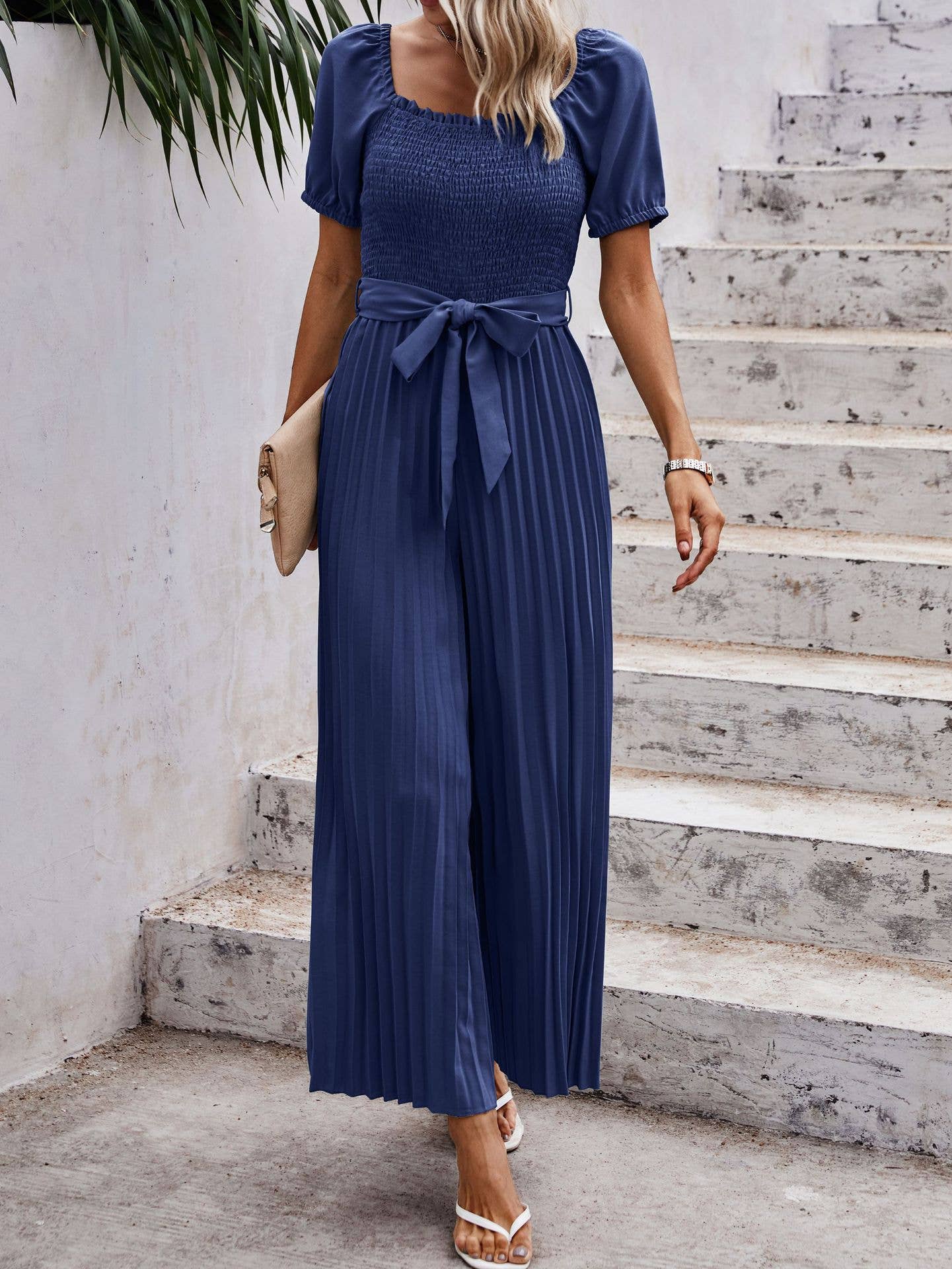 eLook – Großhandel Jumpsuit – Damen – SZ1-J6243 Gemusterter, plissierter Jumpsuit mit Gürtel11