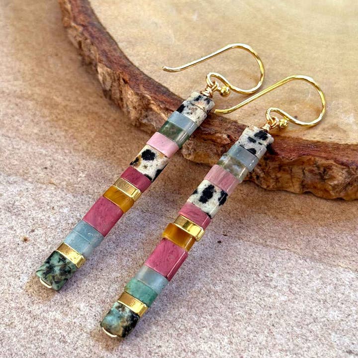 Boucles d'oreilles Cait avec perles en pierre géométrique pour la Saint-Valentin pour la vente par Marquet