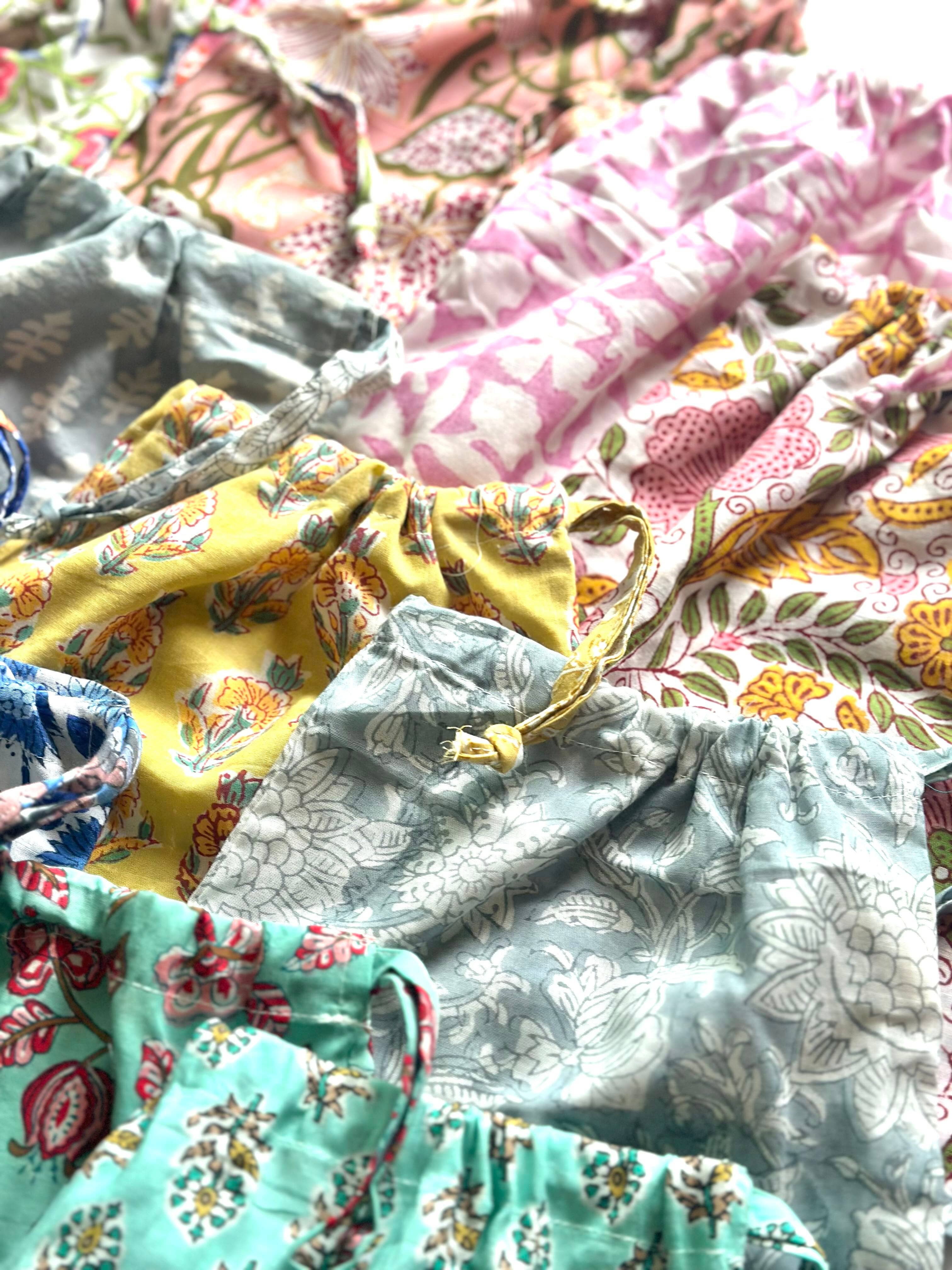 By The Sea Organics - Vente Pochette cadeau - Sacs Cadeaux en Tissu Imprimés à la Main1