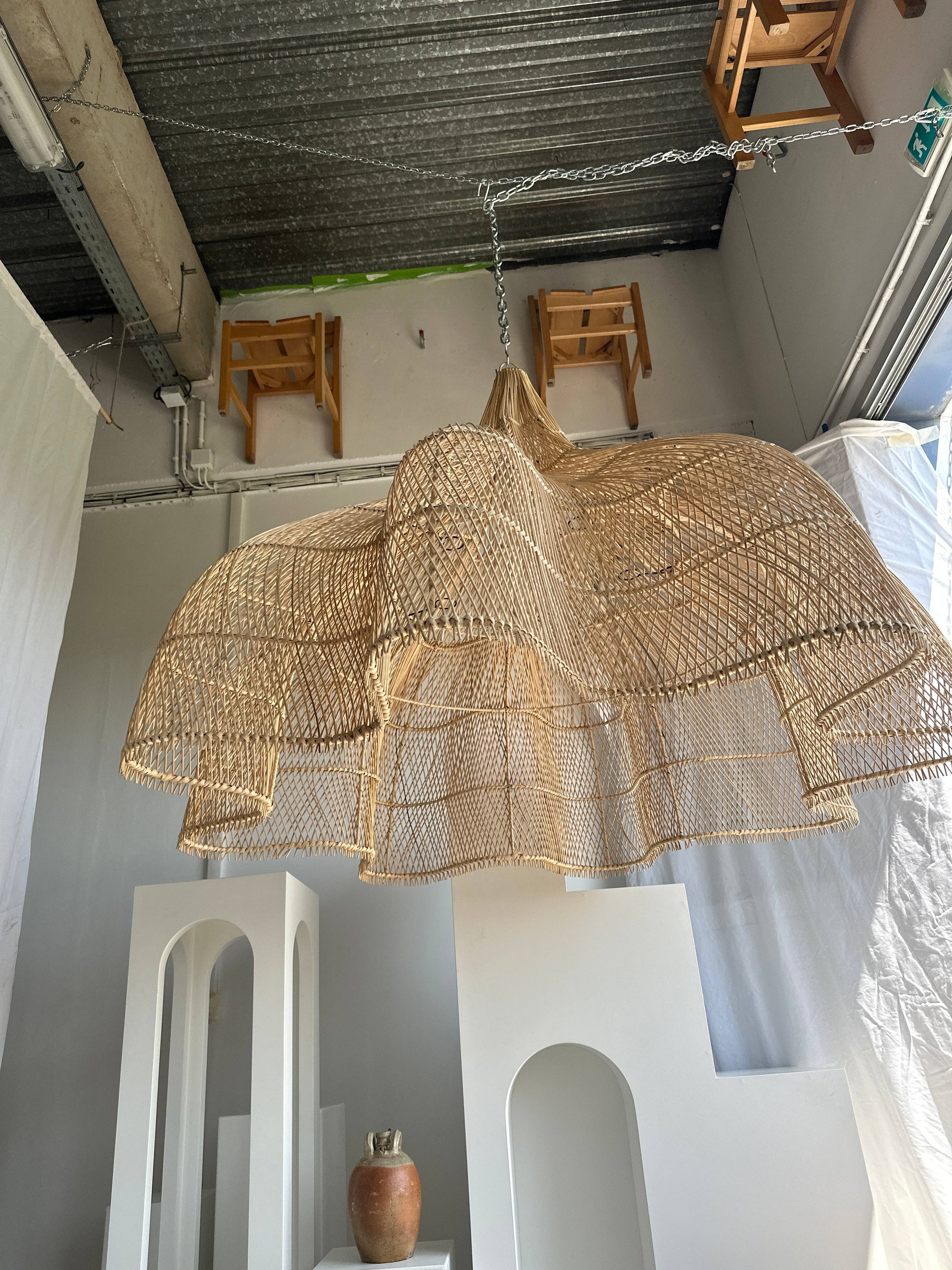 Office Objets - Wholesale Chandelier/Hanging Light - Immense rattan suspension in the shape of a flower, tulip, corolla H:1m; D:1m50154