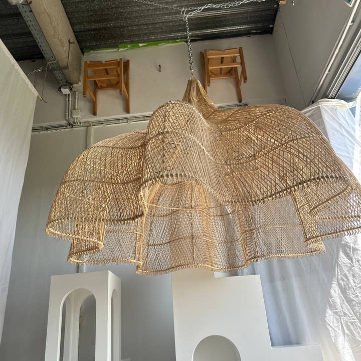 Office Objets - Wholesale Chandelier/Hanging Light - Immense rattan suspension in the shape of a flower, tulip, corolla H:1m; D:1m50154