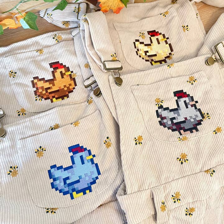 Salopette et pantalon longs à motif floral Stardew Chicken pour la vente par Petimint