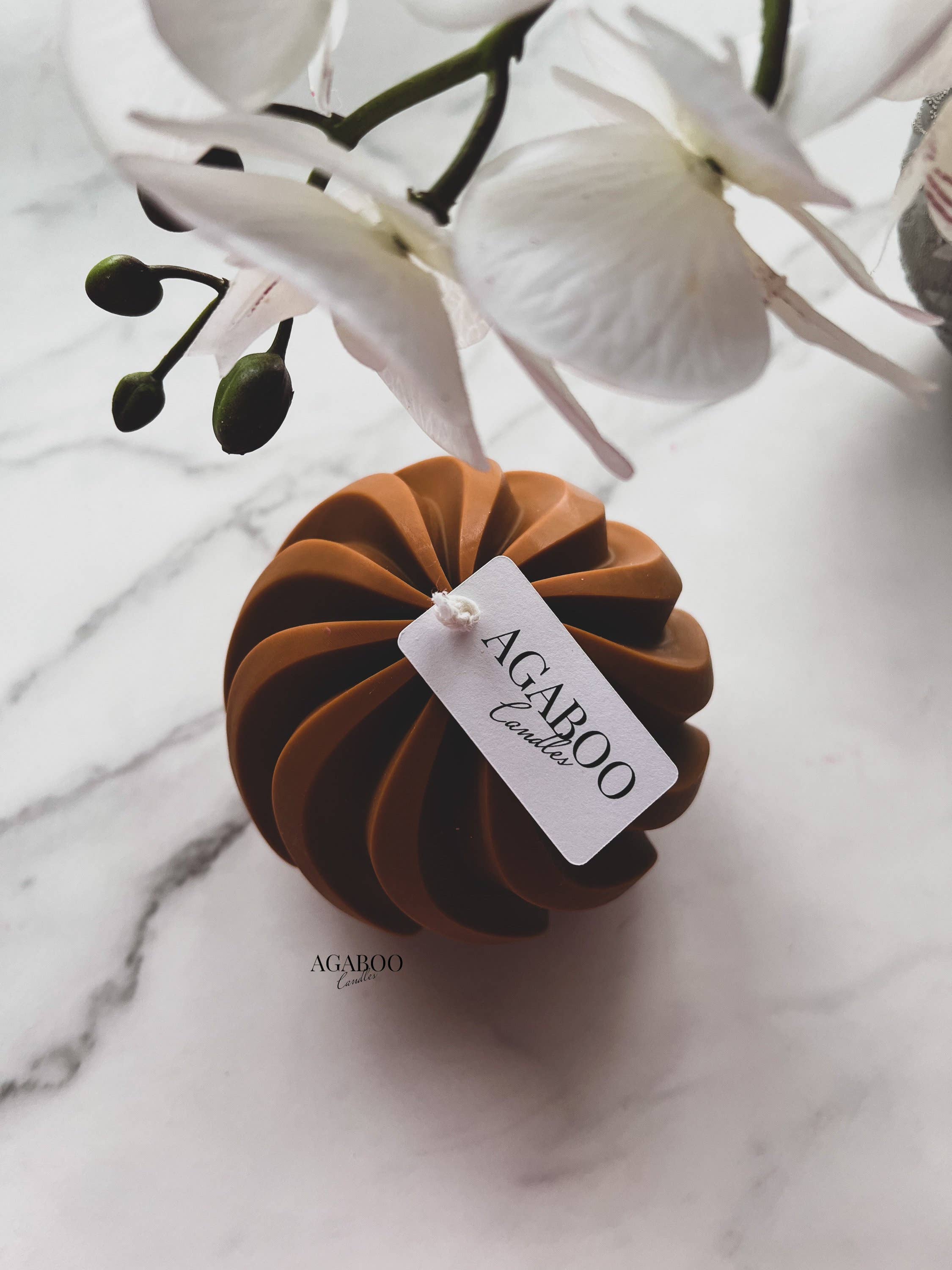 Agaboo Candle – Velas de decoração por atacado – Vela Artisan Swirl Ball 4x4in - Formada2