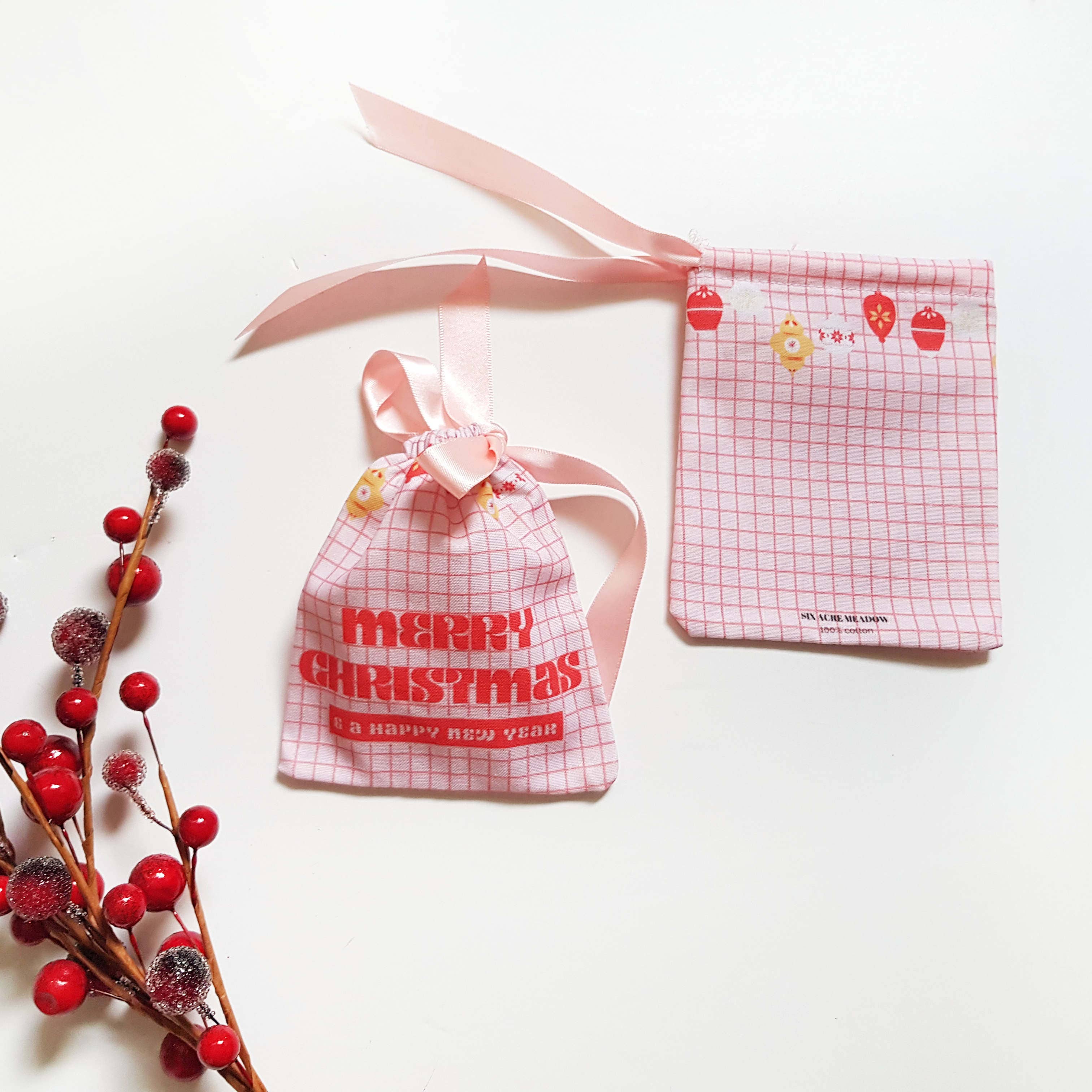 Six Acre Meadow – wholesale Gift bag – Retro Pink/Red Merry Christmas Gift Pouch2