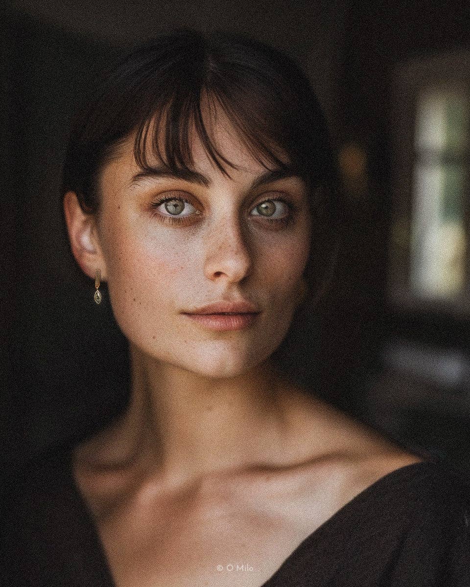 O'Milo - Wholesale Dangle Earrings - Ribbed Bar Peridot Drops. Leaf8