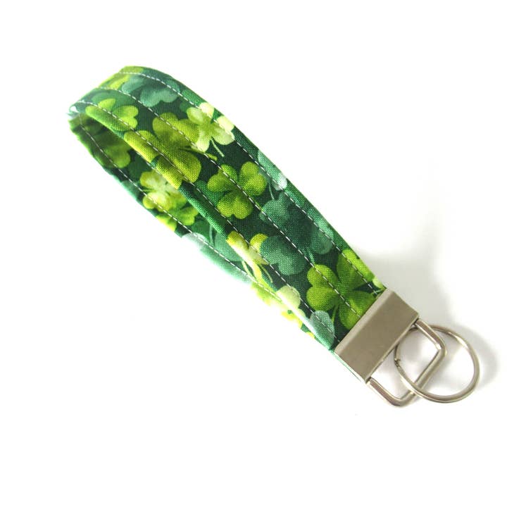 Portachiavi da polso trifoglio per la vendita all'ingrosso da parte di Thread and Purls