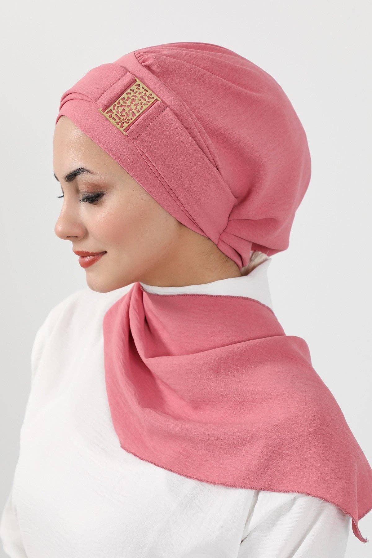 Aisha's Design – wholesale Hijab – Women’s – Modest Fashion Instant Aerobin Turban with Leopard Pattern Accessory, Pre-Tied Aerobin Hijab with Chic Metal Accessory,HT-11A22