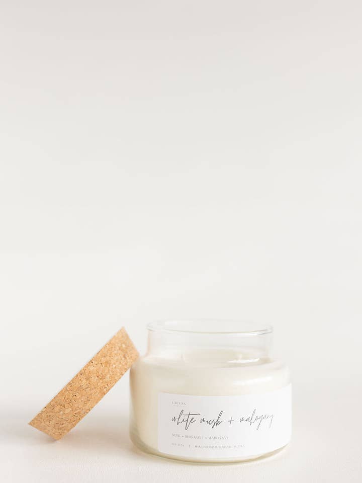 Vela con tapa White Musk + Mahogany Apothecary de 10 oz para venta al por mayor de Lacuna Creative Co
