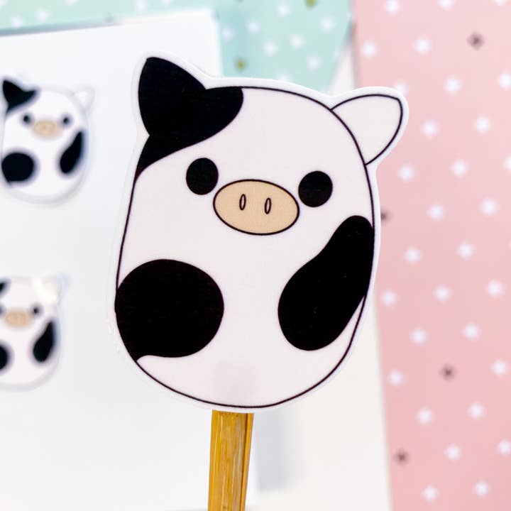 Autocollant imperméable mignon de vache inspiré de Squishmallow pour la vente par Simply Bella Handmade