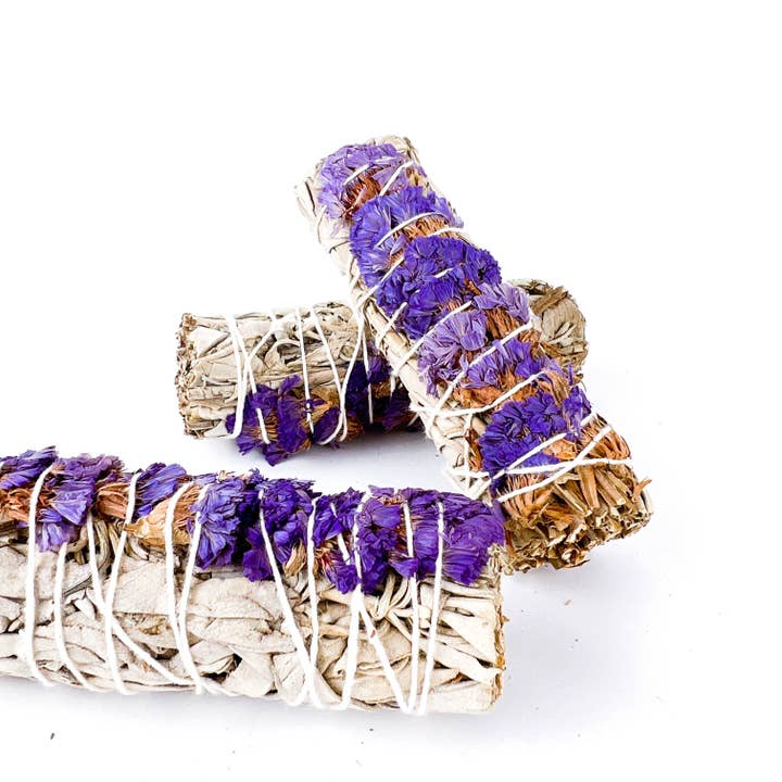 GREENROOTS USA LLC - Wholesale Sage Bundle - Purple Sinuata Flowers With White Sage 4"