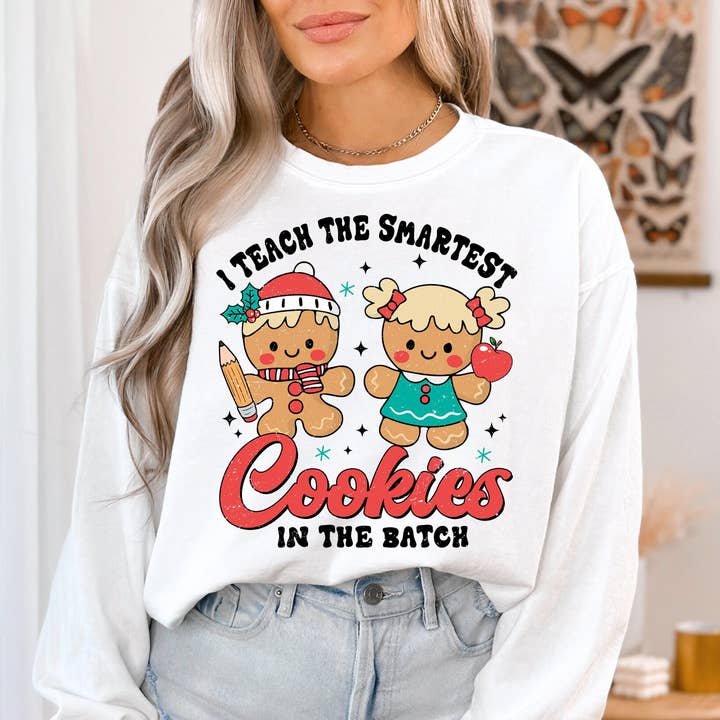 NVC Ecommerce LLC - Vente T-shirt à imprimés – femme - T-shirt de Noël Gingerbread Teacher, chandail de professeur de Noël1