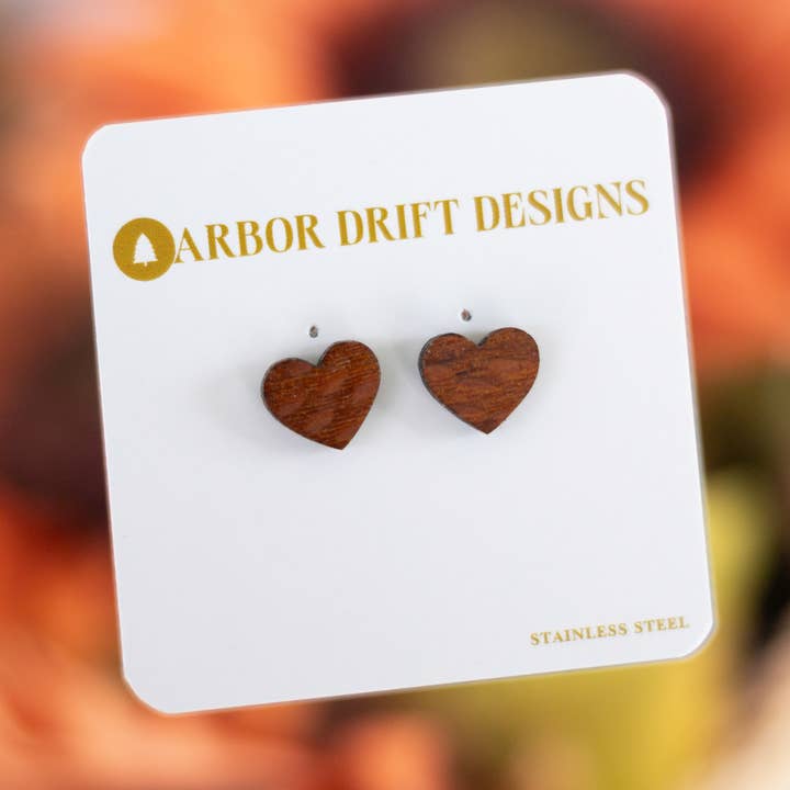 Hartvormige oorbel van Lacewood voor wholesale door Arbor Drift Designs