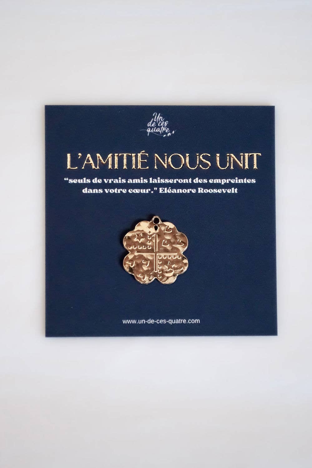 Un de ces Quatre – Pendente/pingente individual por atacado – Pendente Trevo3