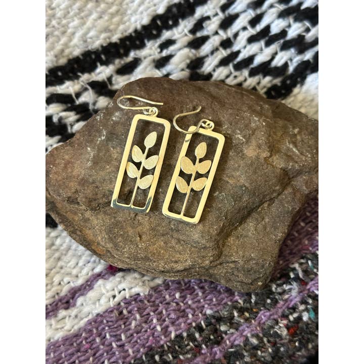 Nizhonitradersllc - Wholesale Dangle Earrings - Hoja en Ventana Earrings on Hook1