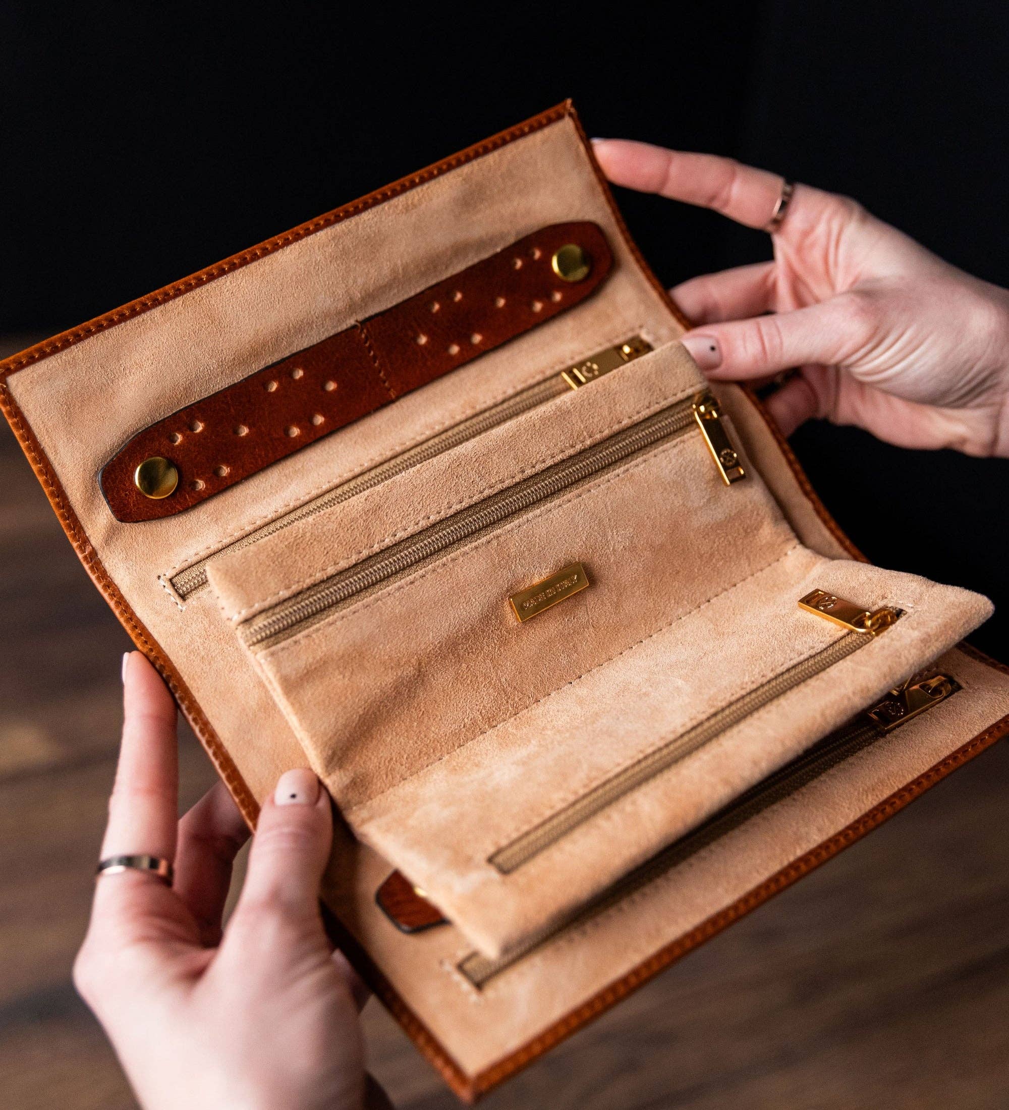 Time Resistance - Venta al por mayor Joyero/organizador de joyas - Estuche de Viaje para Joyas de Cuero para Mujer - Madame Bovary10