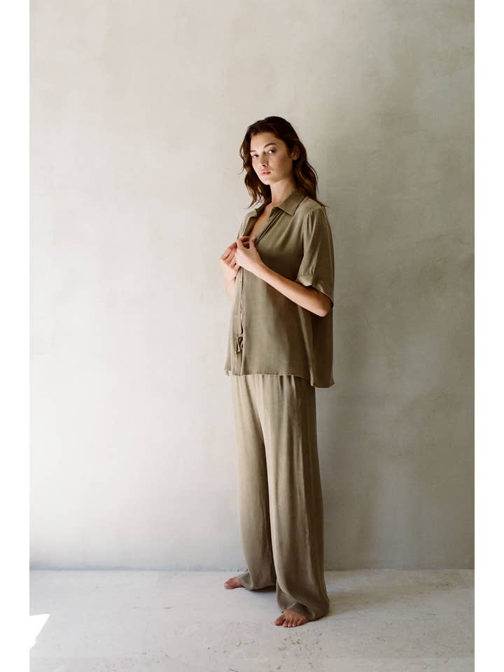 a.ren - Wholesale Button Down Shirt - Women's - AR1066 | Woven Lyocell Rayon Button Down Shirt Top1