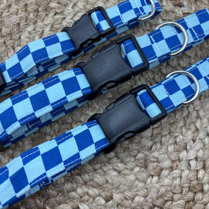Collier pour chien à carreaux bleus, colliers pour chiens faits à la main pour la vente par Baylor's Bow Ties
