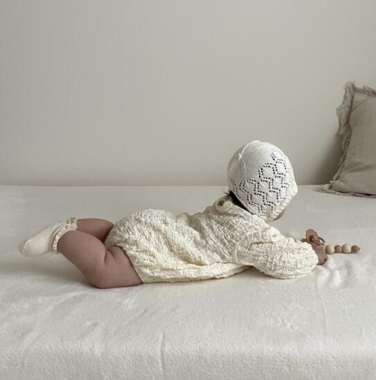 Annie & Charles – Engroshandel Bodysuit - Baby – Annie & Charles® Babybody med lange ærmer i økologisk bomuld - CLOUD2