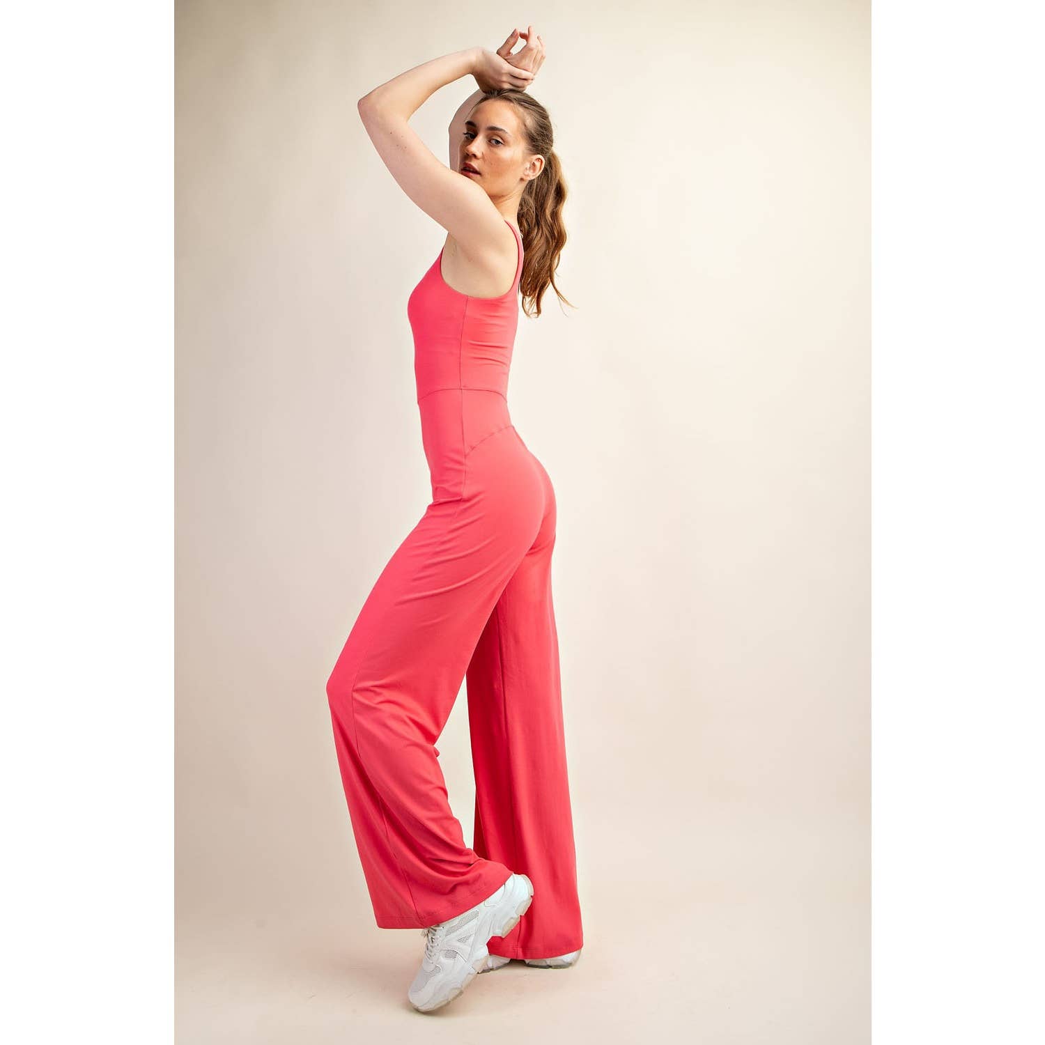 Rae Mode - Wholesale Jumpsuit - Dames - JUMPSUIT MET WIJDE PIJPEN VAN GERECYCLEDE BOTER9