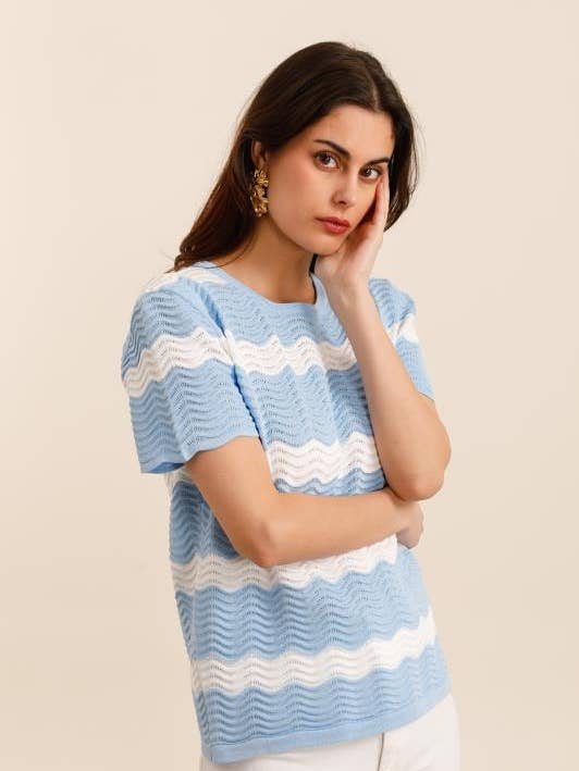 Top Maille Ondulée – Manches Courtes & Rayures Texturées pour la vente par DIX-ONZE