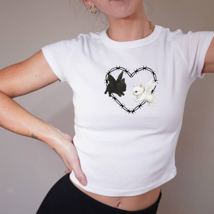 Top corto gattino angelo e diavolo: maglietta gotica Y2K per la vendita all'ingrosso da parte di FizzCandy Designs