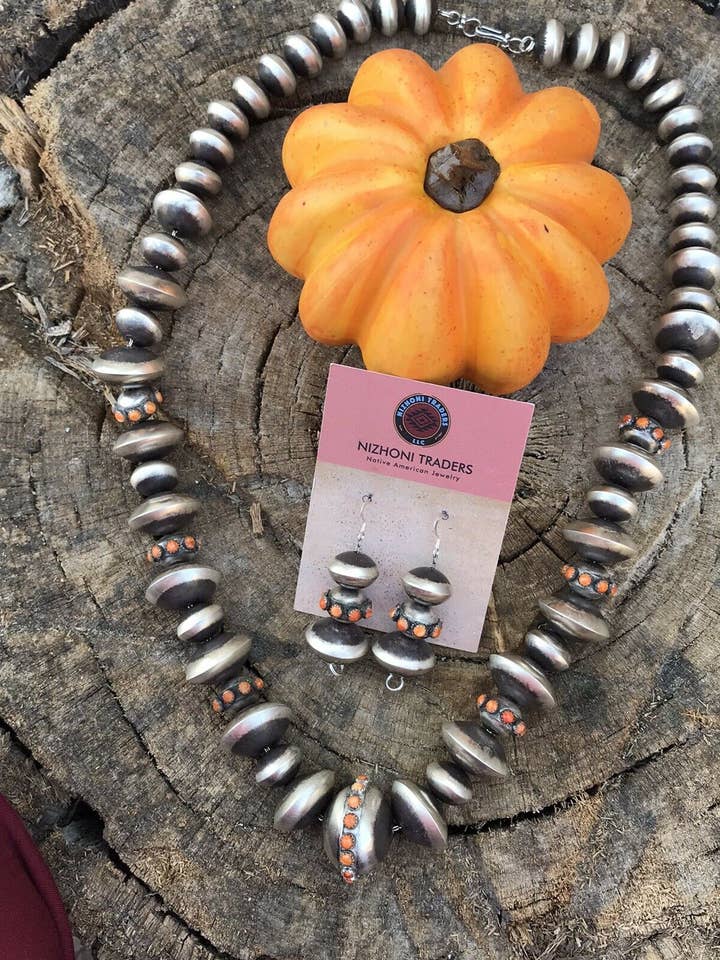 Handgefertigte Halskette mit orangefarbenen stacheligen & Sterling-Scheiben-Perlen 20 mm - 12 mm für den Großhandel von Nizhonitradersllc