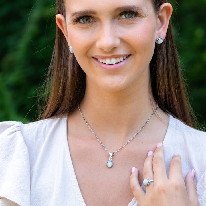 Anju Jewelry - Wholesale Pendant/Charm Necklace - Kashi Semiprecious Small Stone Necklace - Moonstone