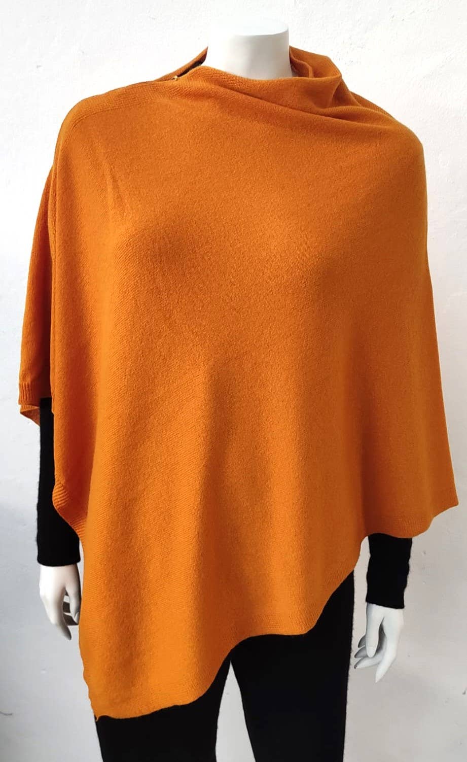 BenveCashmere - Wholesale Poncho - Women's - ONE SIZE FITS ALL PURE CASHMERE KNITTED PONCHO1