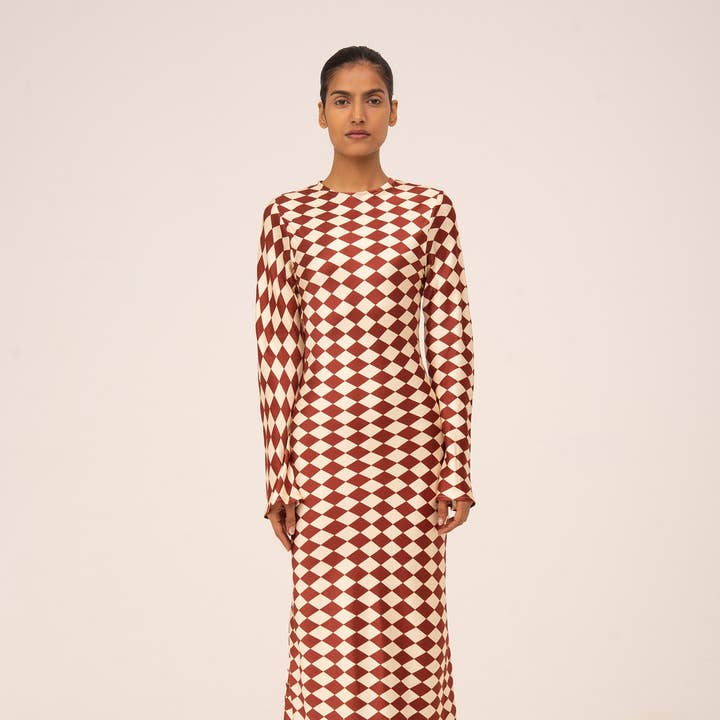 Abito Rosso con Stampa di Diamanti e Piume di Elfo per la vendita all'ingrosso da parte di CARMEN SAYS