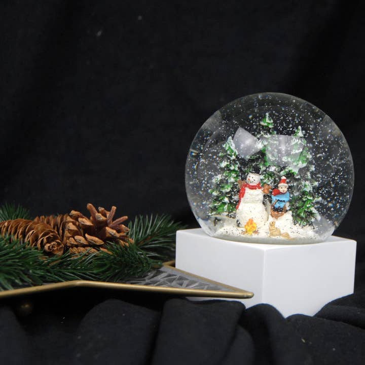Schneekugelhaus - Wholesale Desk Globe - Snowman snow globe on white square base “Pure-line” 10 cm diameter