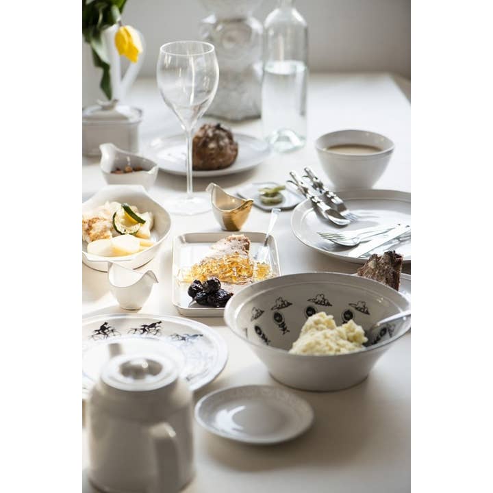 POTPURRI - Wholesale Dinner Plate - Mulet Relief Plate M2