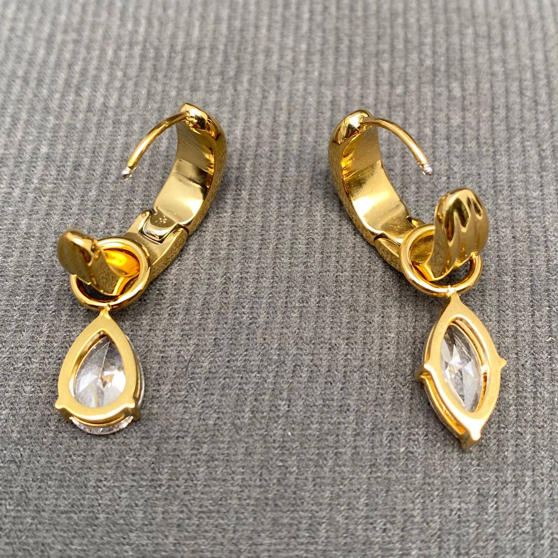 Mio Queena - Wholesale Huggie Earrings - Asymmetric Zircon 18K Gold Plated SS Huggie Earrings - FGS2