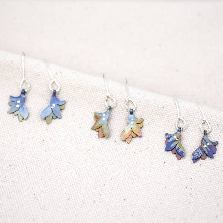 Boucles d'oreilles A Femme Aflame pour la vente par Radiance & Romance