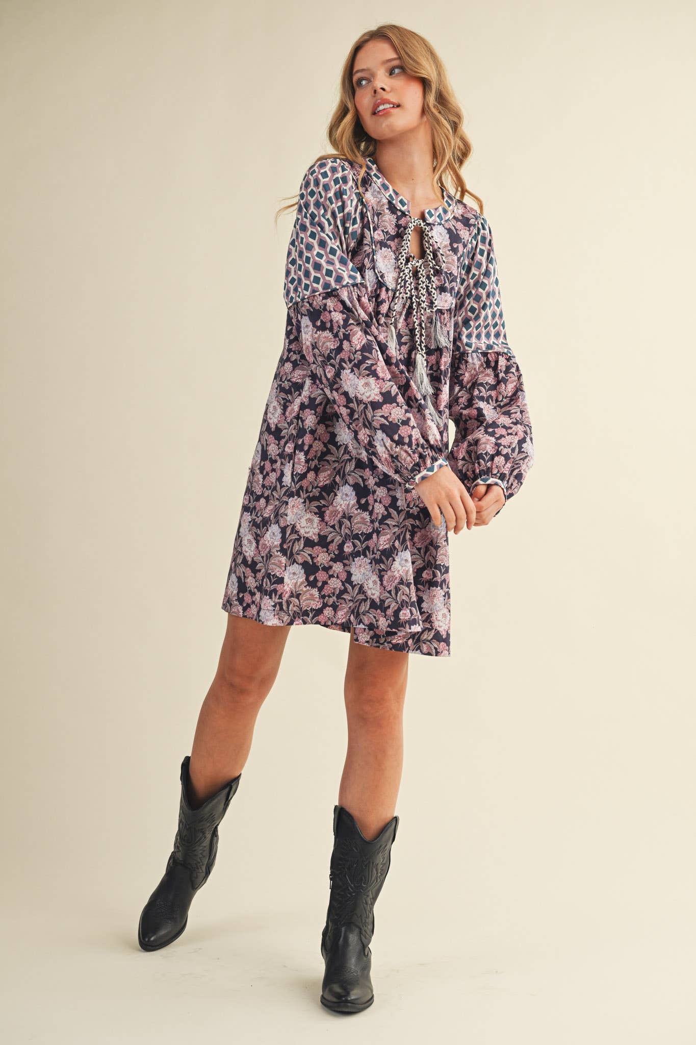 &MERCI - Wholesale Dress - Women's - FLORAL CONTRAST SLEEVE MINI DRESS MDR41699