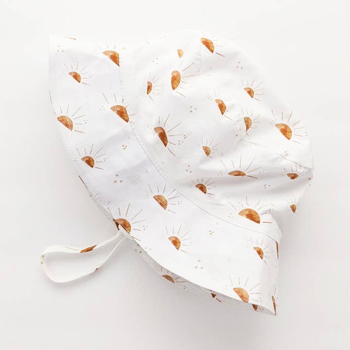 Chapeau Sunshine Bucket UPF 50+ pour bébés et tout-petits pour la vente par Huggalugs