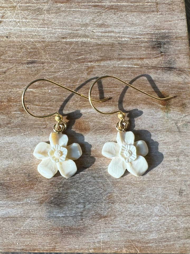 Ohrringe Forget Me Not aus 14-karätigem Gold für den Großhandel von Ivory Jacks