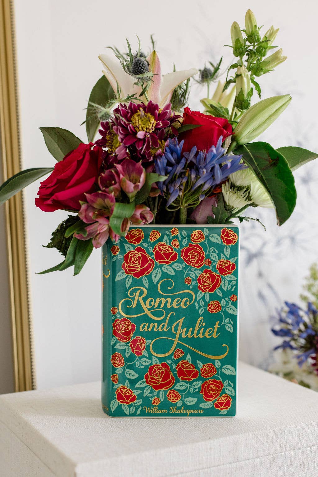 Steel Mill & Co UK – wholesale Vase – Large Book Vase, Romeo and Juliet