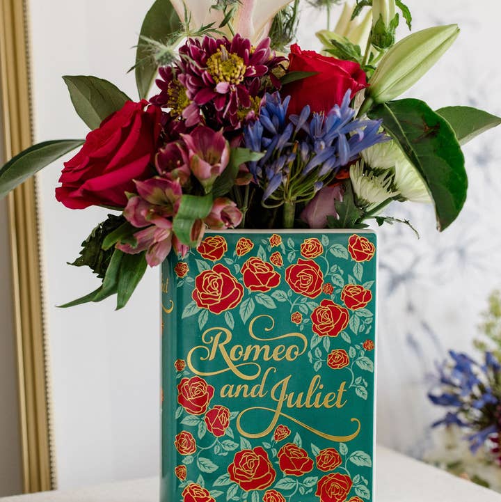 Steel Mill & Co UK – wholesale Vase – Large Book Vase, Romeo and Juliet