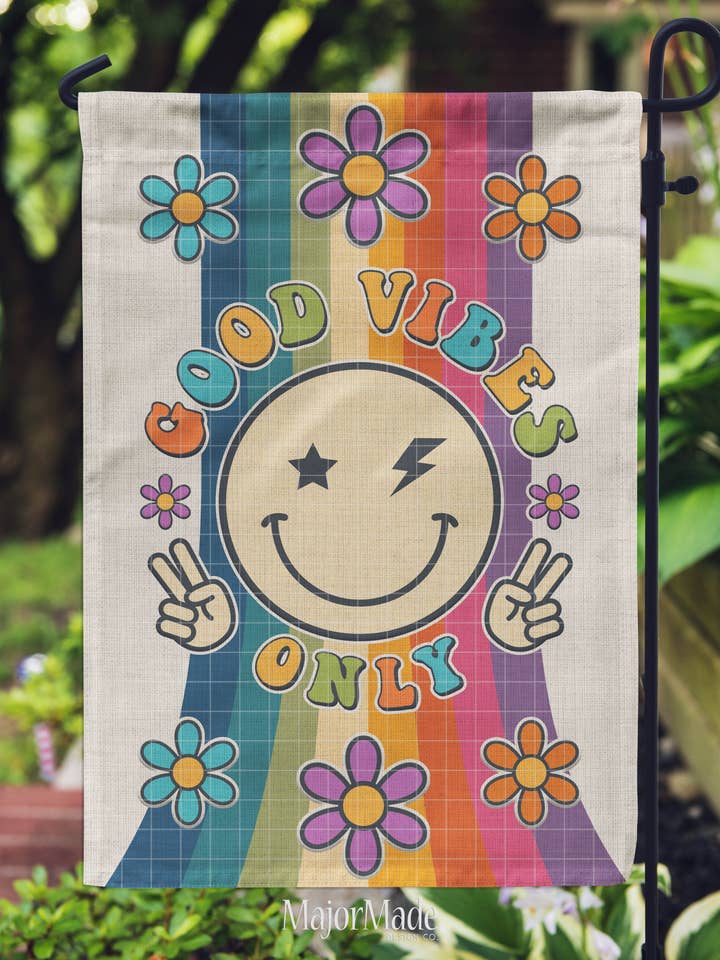 Bandiera da giardino Good Vibes Only Retro Smiley per la vendita all'ingrosso da parte di MajorMade Design Co