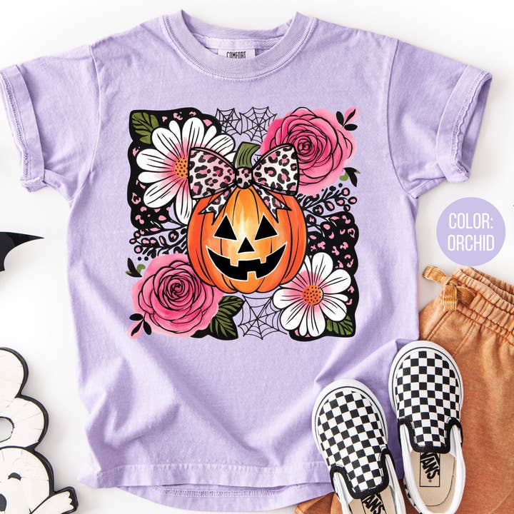 Maglietta Comfort Colors® Ragazze Preppy Zucca - Maglietta di Halloween per la vendita all'ingrosso da parte di The Shirt Company