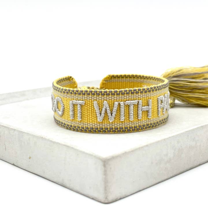 Parsley & Pepper - Vendita all'ingrosso Bracciale in tessuto/intrecciato - Bracciale statement tessuto ricamato « Do It With Passion »2