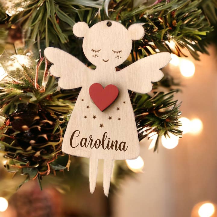Engel træornament personaliseret med Name Girl Keepsake for engroshandel hos BeGenuine