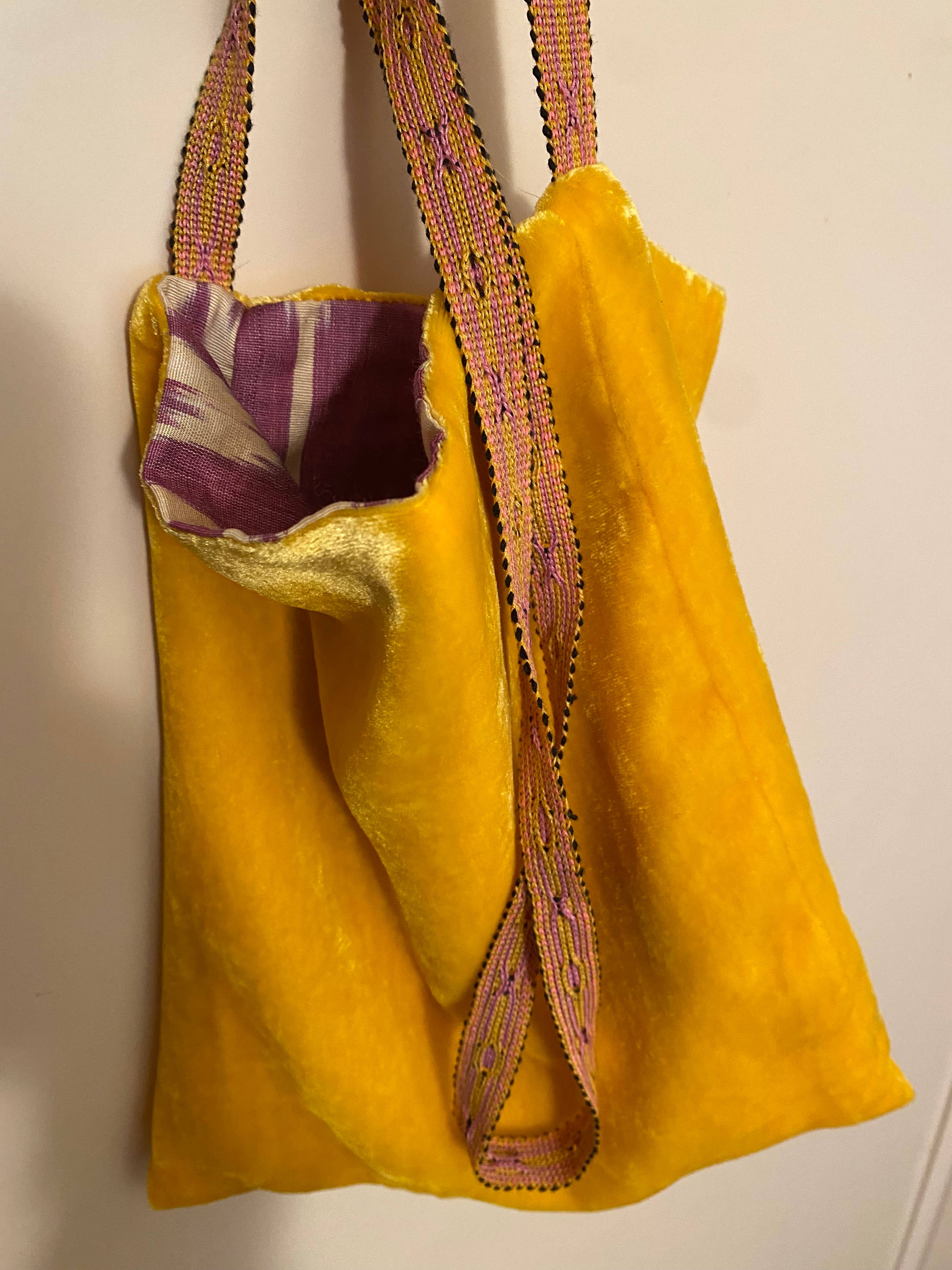 verschiedene Farben Mini-Shopper aus Samt, Handtaschen für den Großhandel auf Faire8