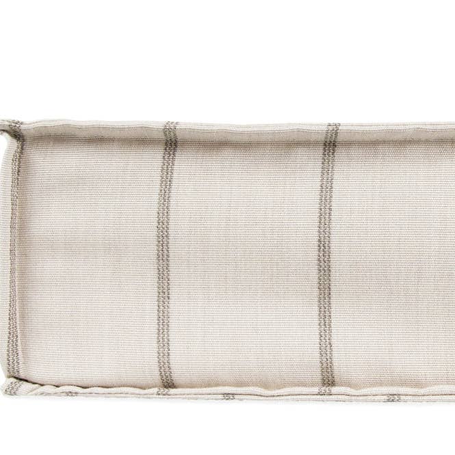 Lit orthopédique pour animaux Lounger en toile Sunbrella couleur lin avec motif rayé gris pour la vente par The Houndry